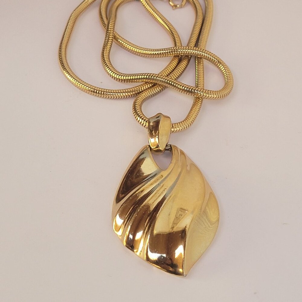 Vintage Signed Trifari Large Goldtone Pendant Necklace